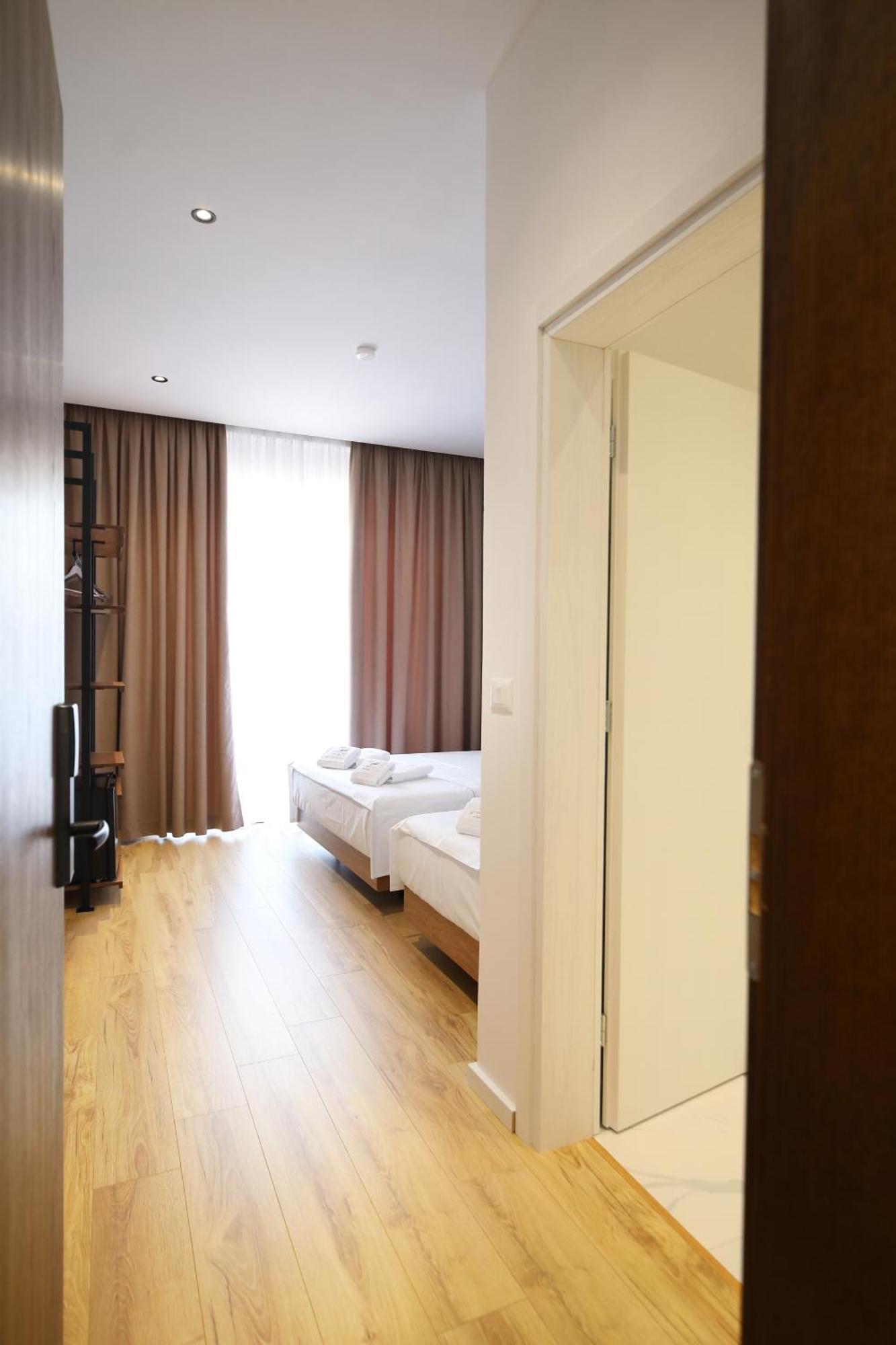 Отель Mezzanine Bay Химара Экстерьер фото